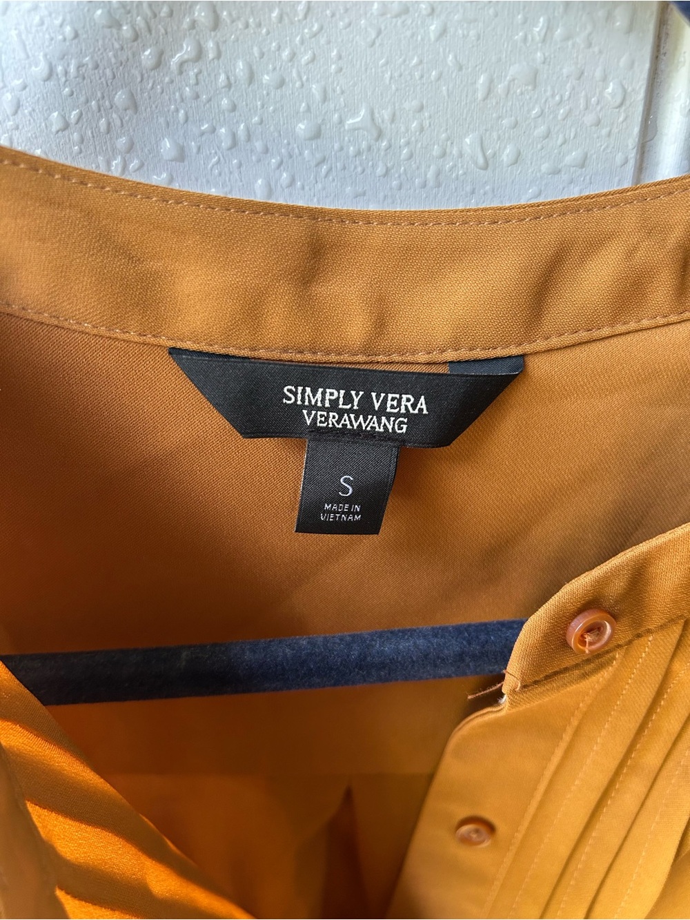 Simply Vera Vera Wang Mustard Short Sleeve Pleated Front Blouse - Picture 2 of 6